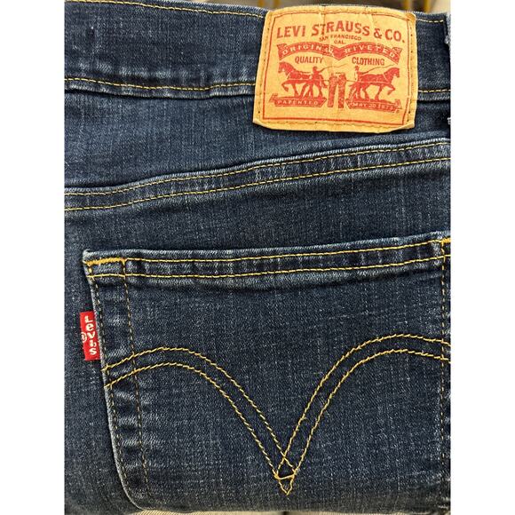 Levi's Boyfriend Mid Rise Women's Jeans in Size 29 Waist/27” inseam - Picture 7 of 9